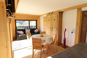 Interior - Ski-in/ski-out & foot of the slopes, 1st floor, swimming pool, balcony, parking, 35m², Les Gets (Les Gets)