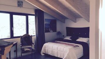 Family Room | Soundproofing, iron/ironing board (on request), WiFi (free)