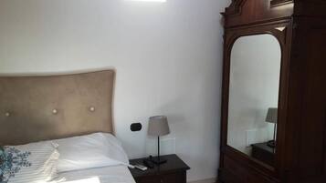 Deluxe-Doppelzimmer, Bergblick | Schallisolierte Zimmer, Bügeleisen/Bügelbrett, kostenloses WLAN