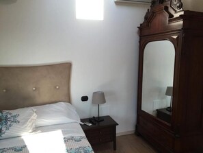 Deluxe Double Room, Mountain View | Soundproofing, iron/ironing board, free WiFi