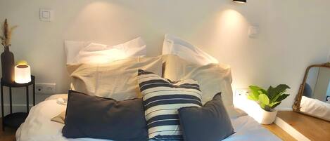1 bedroom, iron/ironing board, internet, bed sheets