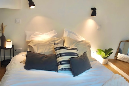 1 bedroom, iron/ironing board, Internet, bed sheets. Cosy studio in Enghien-les-bains just outside Paris