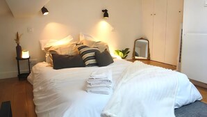 1 habitación, tabla de planchar con plancha, internet y ropa de cama 