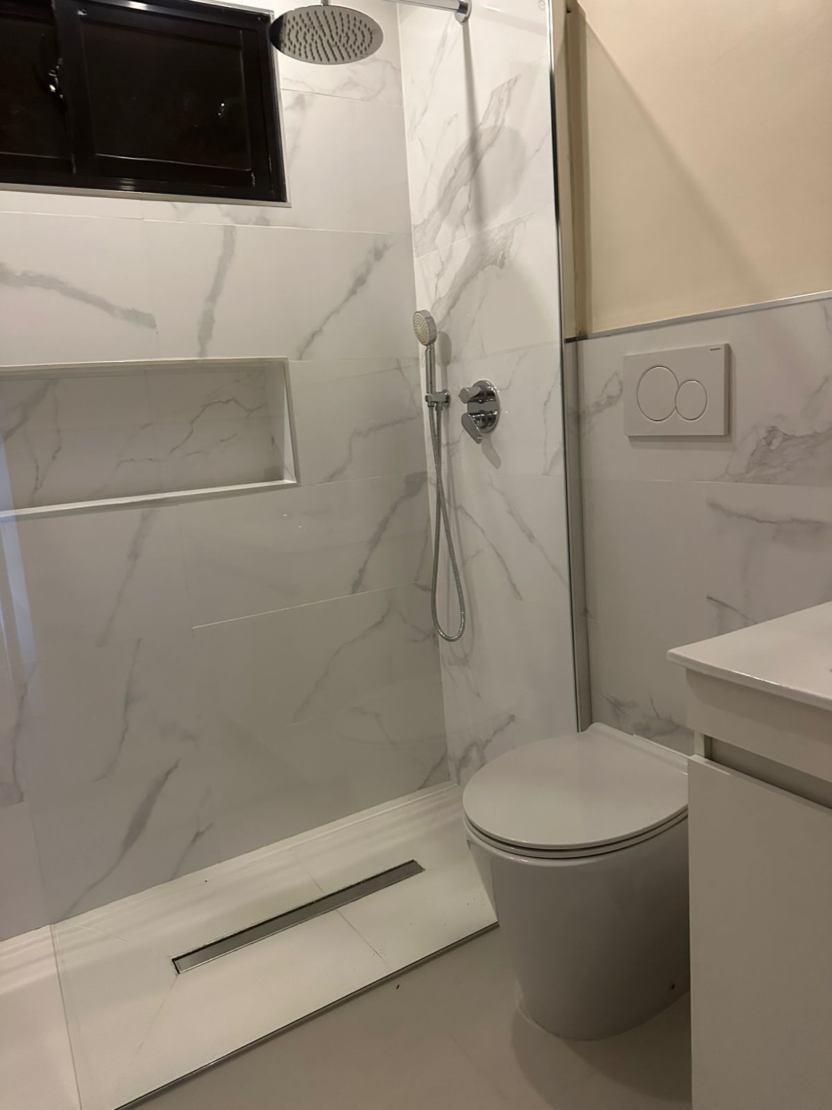 Whirlpool, Handtücher, Seife, Toilettenpapier