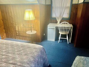 Room - Cozy 2-bedroom house in welcoming Hempstead with AC, stay as a home . (Hempstead)