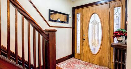3 bedroom detached house in Toronto (Danforth area)