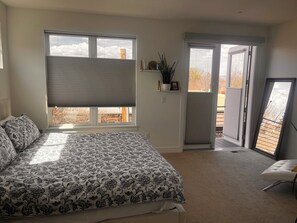 Room - Spacious 3-bedroom townhome in lovely Denver with amazing rooftop AC+ gym (Denver)