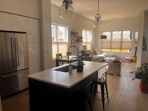 Interior - Spacious 3-bedroom townhome in lovely Denver with amazing rooftop AC+ gym (Denver)