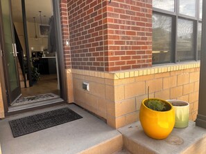 Exterior detail - Spacious 3-bedroom townhome in lovely Denver with amazing rooftop AC+ gym (Denver)
