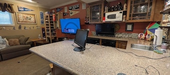 World Cup - Cozy 1 BR apt, sleep 2-6, beautiful town, 16 mi to KC World Cup