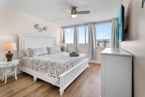 2 bedrooms, desk, iron/ironing board, WiFi - Oceanfront Condo With Pool - Steps To The Beach (Ocean City)