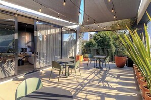 Outdoor dining - Lof relajante, GYM/Aire/Parking por Expo y Chapu (Guadalajara)
