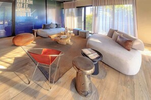 TV, offices - Loft con Teraza privada, A/A y Estacionamiento (Guadalajara)