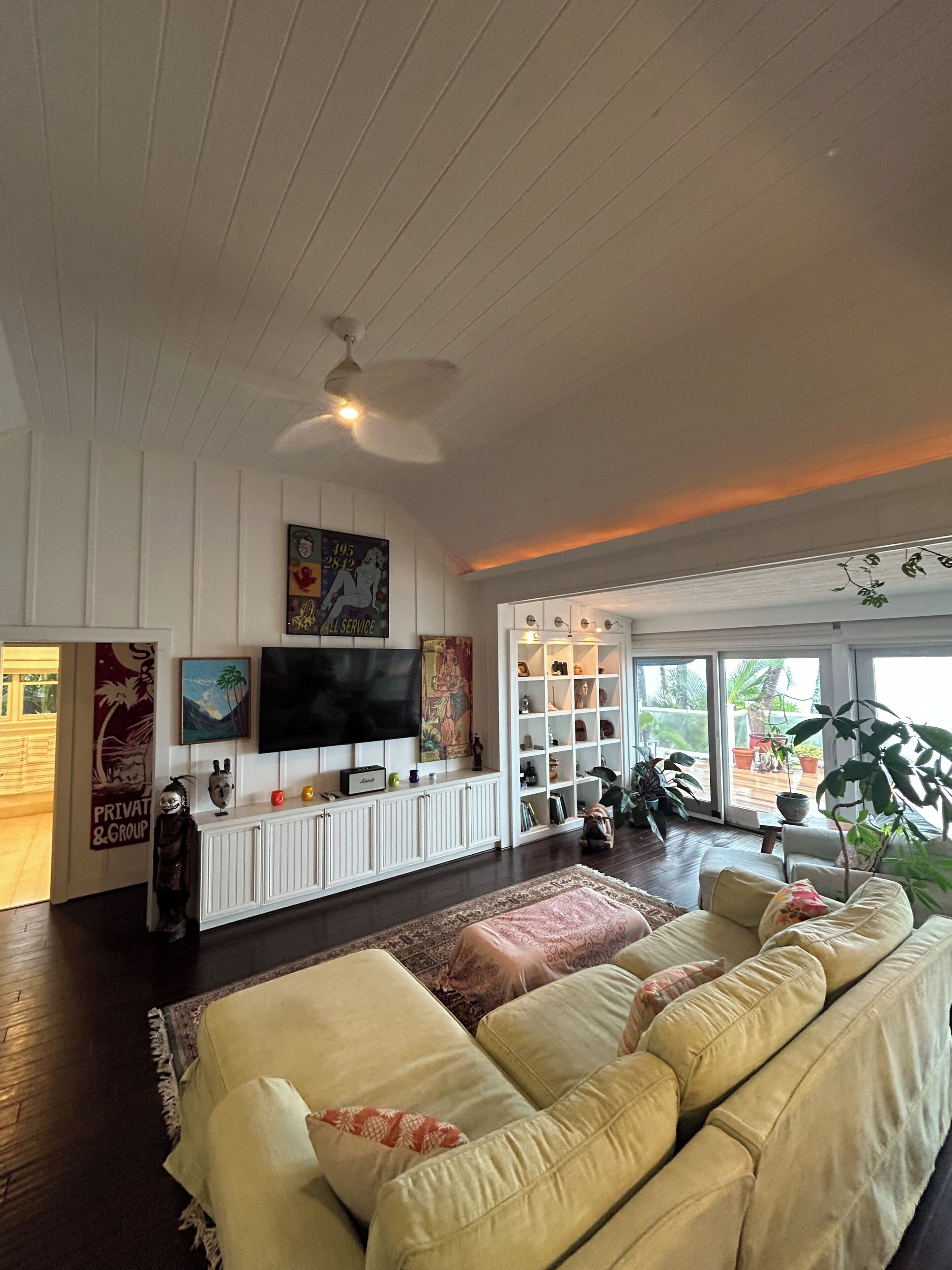 Beachfront South Shore Retreat With Stunning Ocean View Deck, Surf Near Waikiki - Honolulu, HI