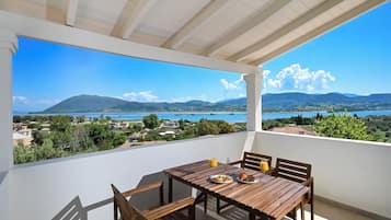 Familien-Maisonette, Meerblick | Terrasse/Patio
