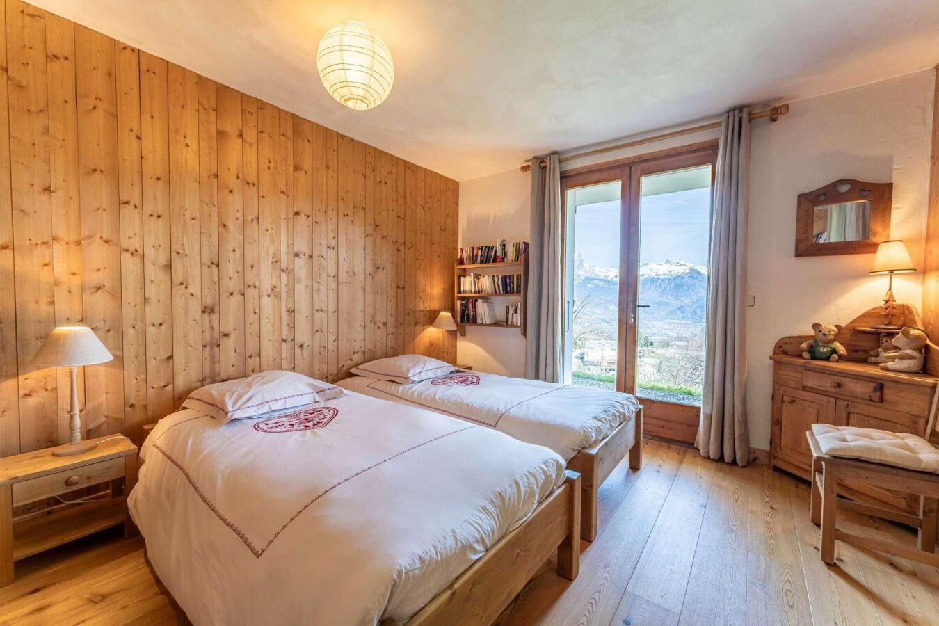 Landhaus, 300m Bis Zum Stadtzentrum, 3te Etage, Blick Berg, Terrasse, Kamin Oder Ofen Für Holz - Sallanches
