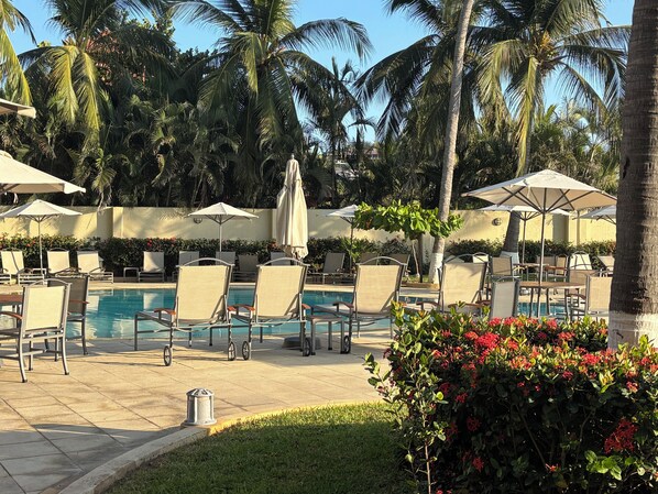 Pool - Bay View Grand Residence 3BR Beachfront Luxury Condo (Ixtapa Zihuatanejo)