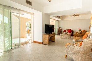 Room - Bay View Grand Residence 3BR Beachfront Luxury Condo (Ixtapa Zihuatanejo)