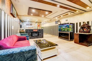 บ้านพัก | ฝ่ายต้อนรับ