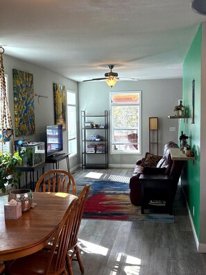Living area - Spacious 4-bedroom house in tranquil Leadville (Leadville)