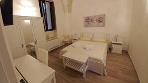 A bedroom with a bed, bedside tables, a desk, a chair, and a wardrobe. - Le Stelle di Nonna Anna (Monopoli)