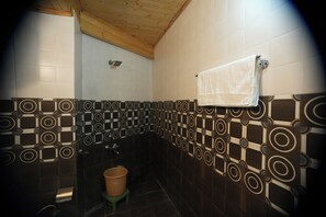 Deluxe Double Room, Mountain View | Bathroom - The himalayan Drift Cottage (Vashist)