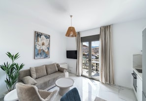 Deluxe Apartment, Mountain View | Living area