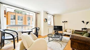 Family Villa, Balcony, Courtyard View | Living area