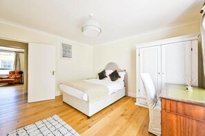 Familjevilla - balkong - utsikt mot innergården