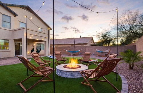 Glow & Go  Heated Pool, Spa, Mini Golf, Fire Pit