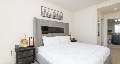 1BR Universal Studios Pool Gym Parking