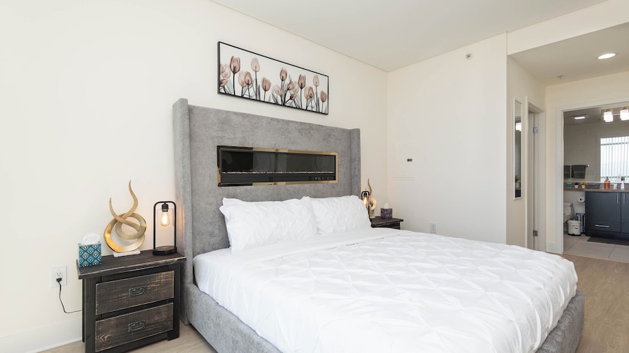 1BR Universal Studios Pool Gym Parking