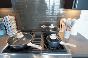 Apartment, 1 Bedroom, Kitchenette, Mountain View | Private kitchen