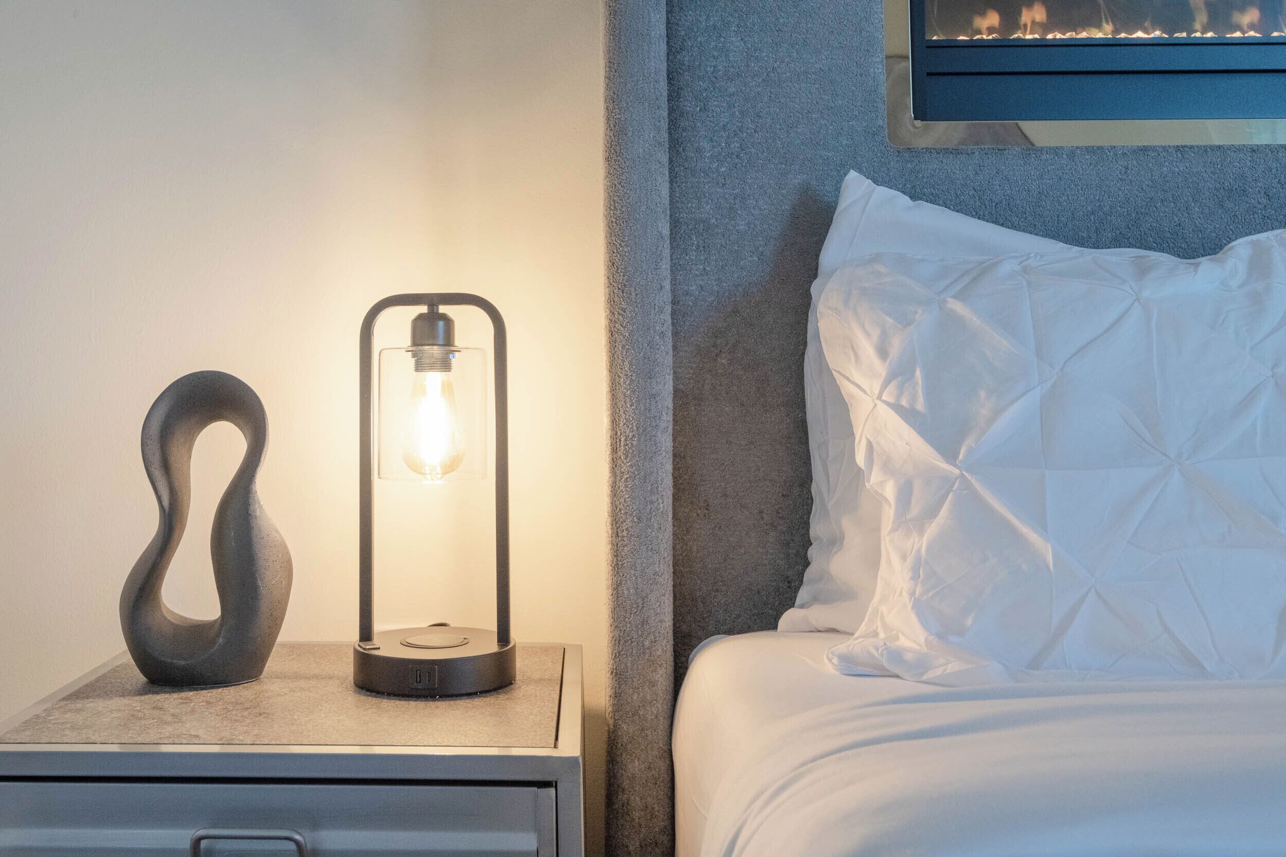 Luxury Apartment, 1 Bedroom, Private Pool, Mountain View | Memory foam beds, desk, laptop workspace, blackout drapes