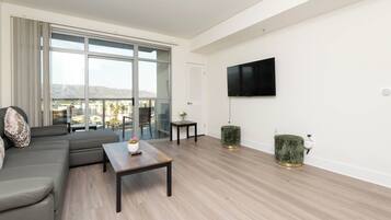 Luxury-Apartment, 1 Schlafzimmer, eigener Pool, Bergblick | Wohnbereich