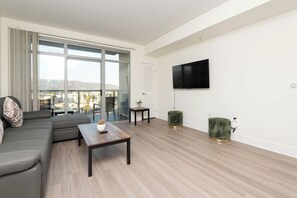 Luxury-Apartment, 1 Schlafzimmer, eigener Pool, Bergblick | Wohnbereich