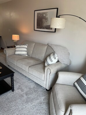 Living area - Incredible Spring Rates! Executive 2-bedroom home in Private HOA near Lost Isle! (Waterloo)