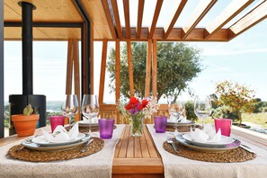 Dining - Casa Chão de Ourém, the perfect place and view to relax with family and friends. (Montargil)