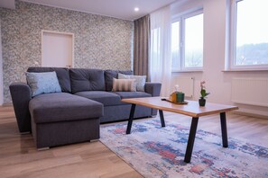 Living area - Central Gerolstein Panorama Apartment (Gerolstein)