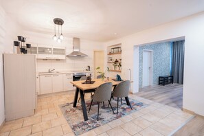 Private kitchen - Central Gerolstein Panorama Apartment (Gerolstein)