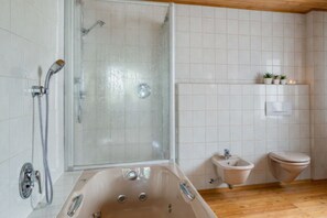 Hair dryer, towels, soap - Apartment Korbach - space, comfort and coziness in Waldeck (Twistetal)