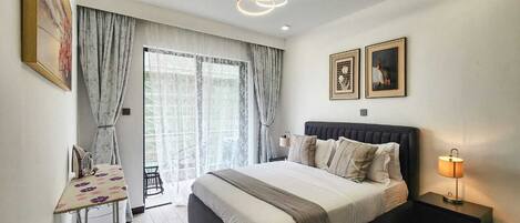 Iron/ironing board, WiFi, bed sheets