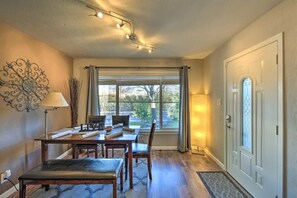 Dining -  Adison Gold: 2BR w/ Fully Fenced Yard, Barbecue and pet friendly, Near Downtown (Carmichael)