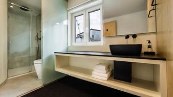 Family Room | Bathroom