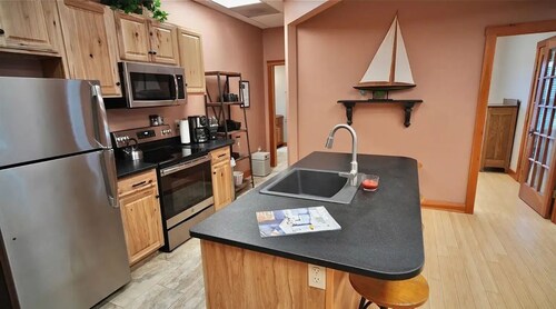 2-Bedroom Condo in Gilford, NH come and stay at Winni Peaks and Piers Escape