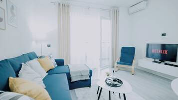 Apartment, 1 Bedroom, Balcony | Living area