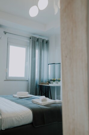 Apartment, 1 Bedroom, Balcony | Seterika/papan seterika, katil bayi/kot (percuma), cadar katil 