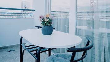 Apartamento panorámico, 1 habitación, balcón, vistas a la ciudad | Balcón