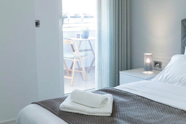 Apartamento conforto, 1 quarto, sacada, vista para a cidade | Individualmente decorados, individualmente mobiliados