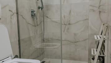 Apartment, Balkon | Badezimmer